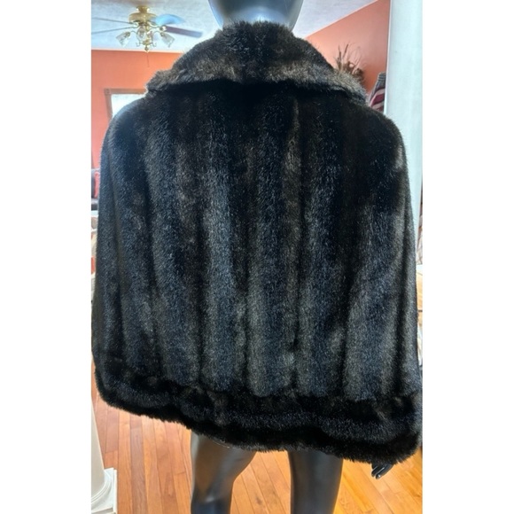 Vintage Elite Tissavel Cape/Cloak (France Faux Fur) Over the shoulder One Size - Picture 3 of 7